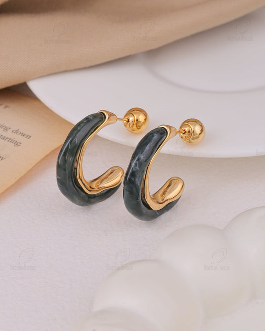 Amanda Fashionable Stud Earrings