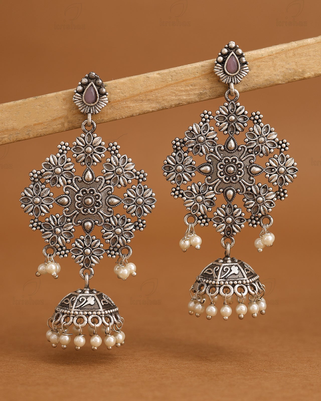 Saanchi Dangler Earrings