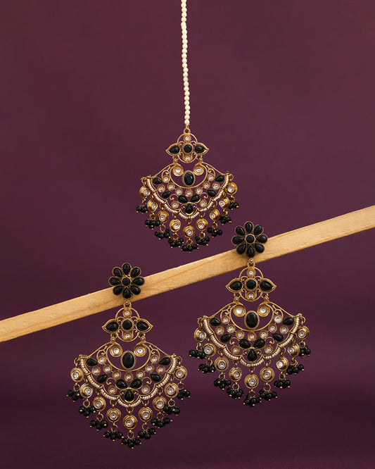 Dania Pakistani Kundan Danglers With Mangtika