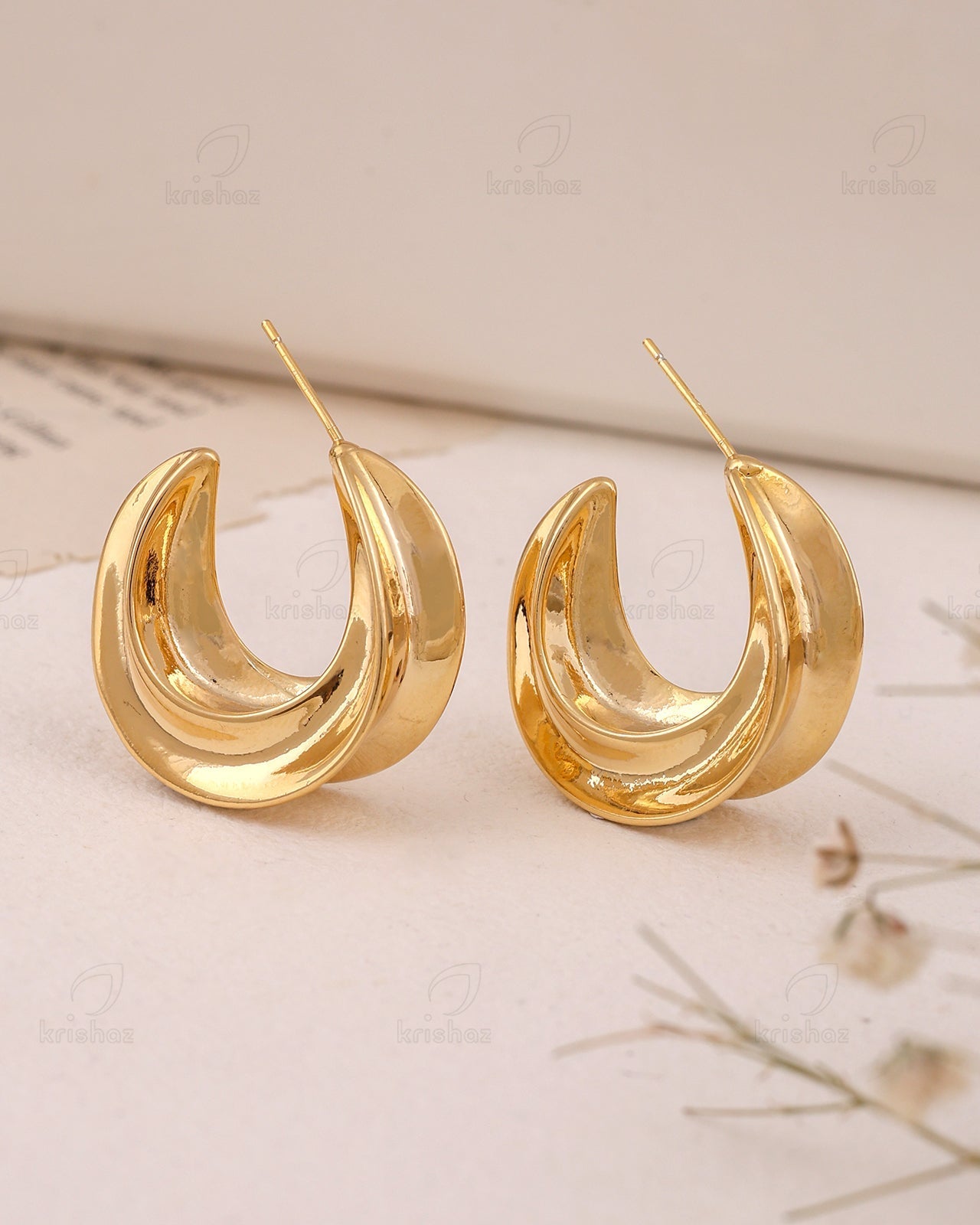 Eliora Fashionable Stud Earrings