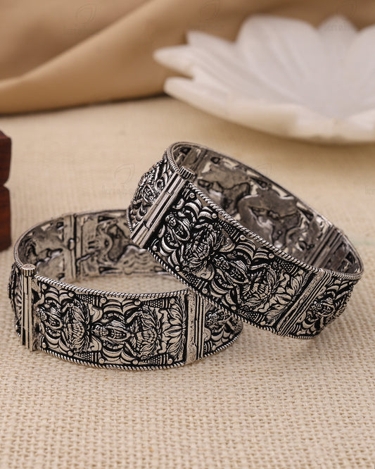 Vaishvi One Pair Bangle