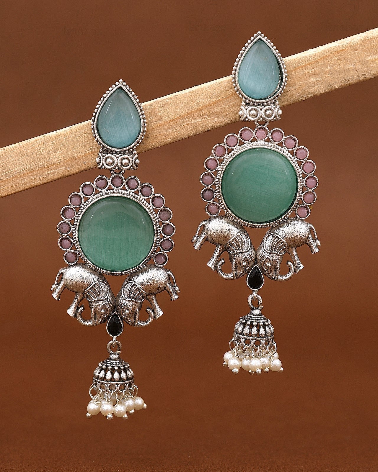 Samiksha Dangler Earrings - wxo