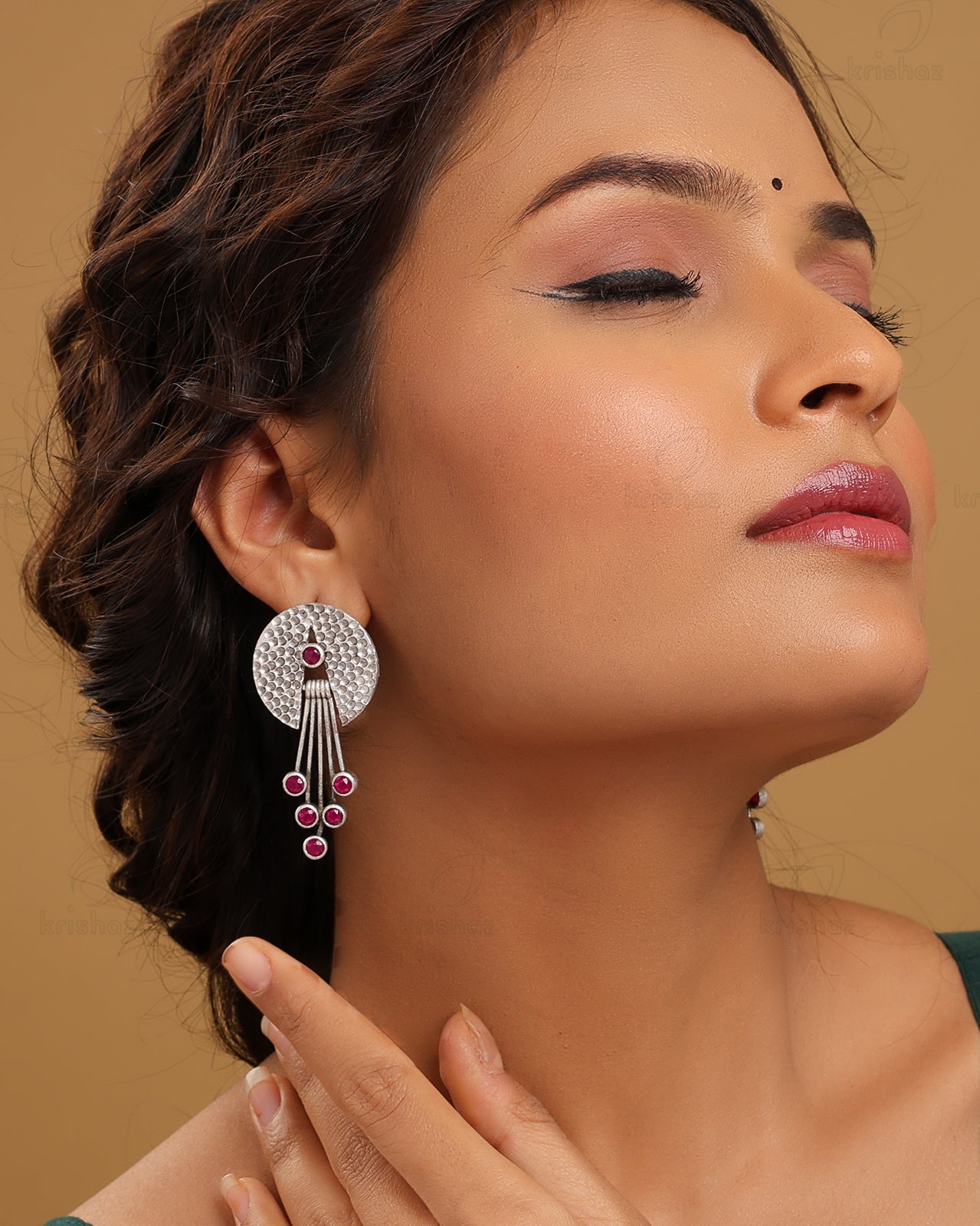 Saumya Dangler Earrings - wxo