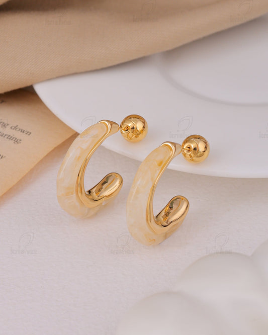 Amanda Fashionable Stud Earrings