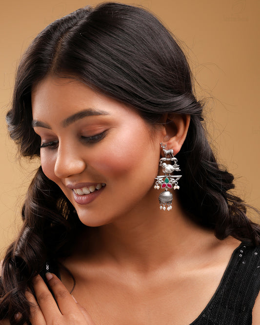 Shravya Dangler Earrings - wxo