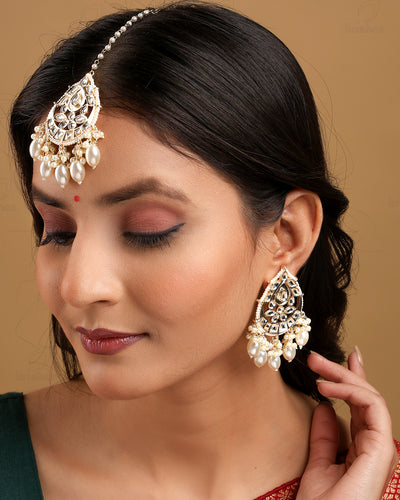 Avani Kundan Danglers With Mangtika