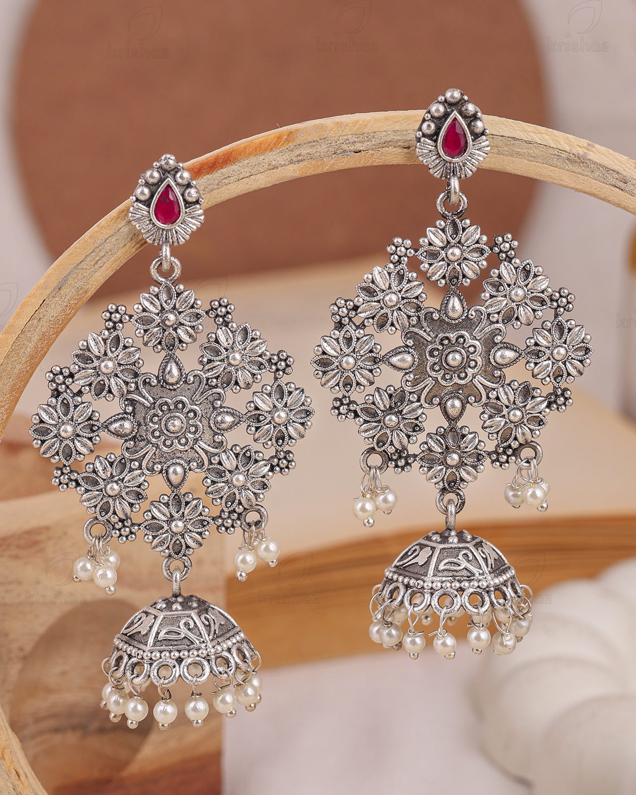 Saanchi Dangler Earrings