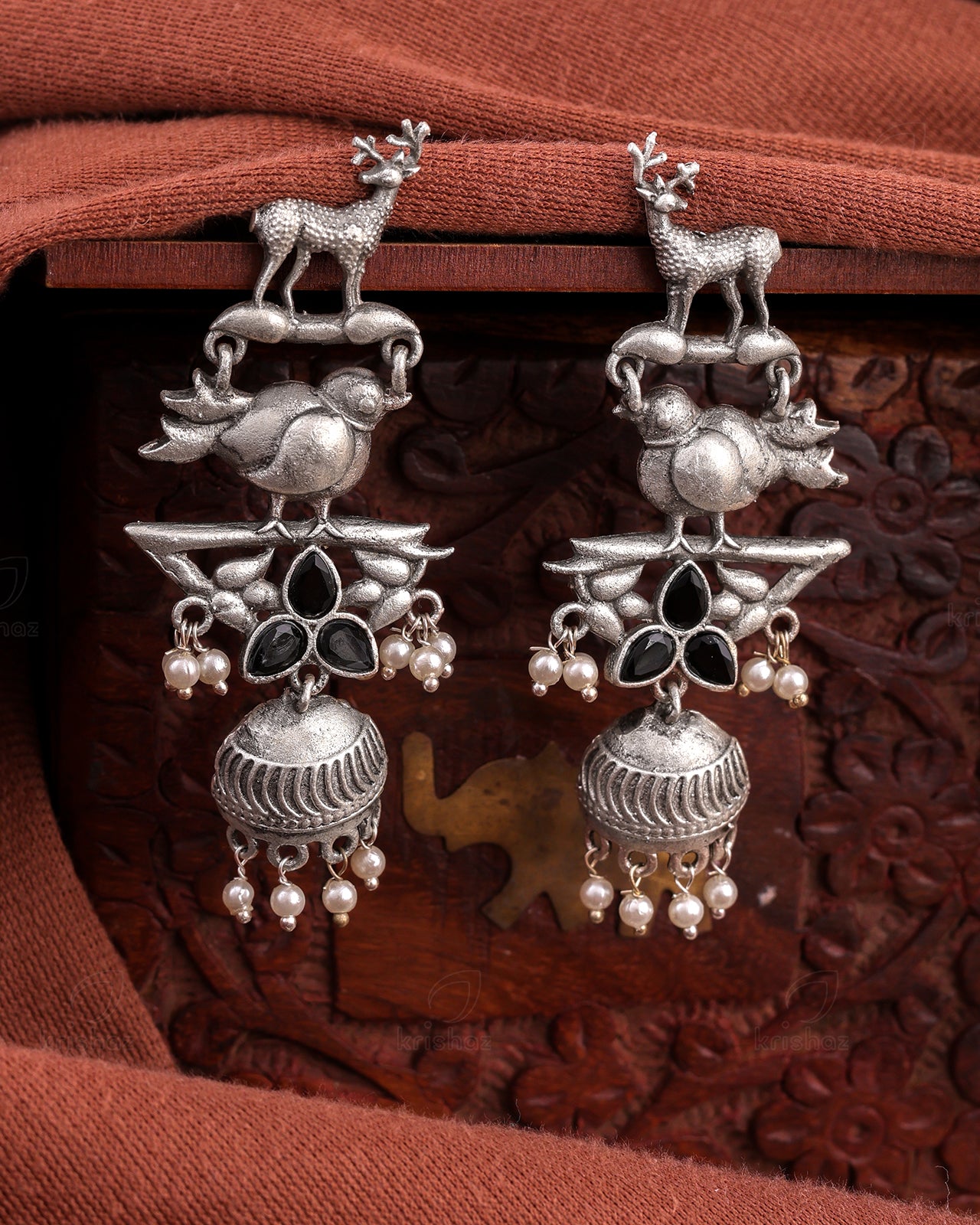 Shravya Dangler Earrings - wxo