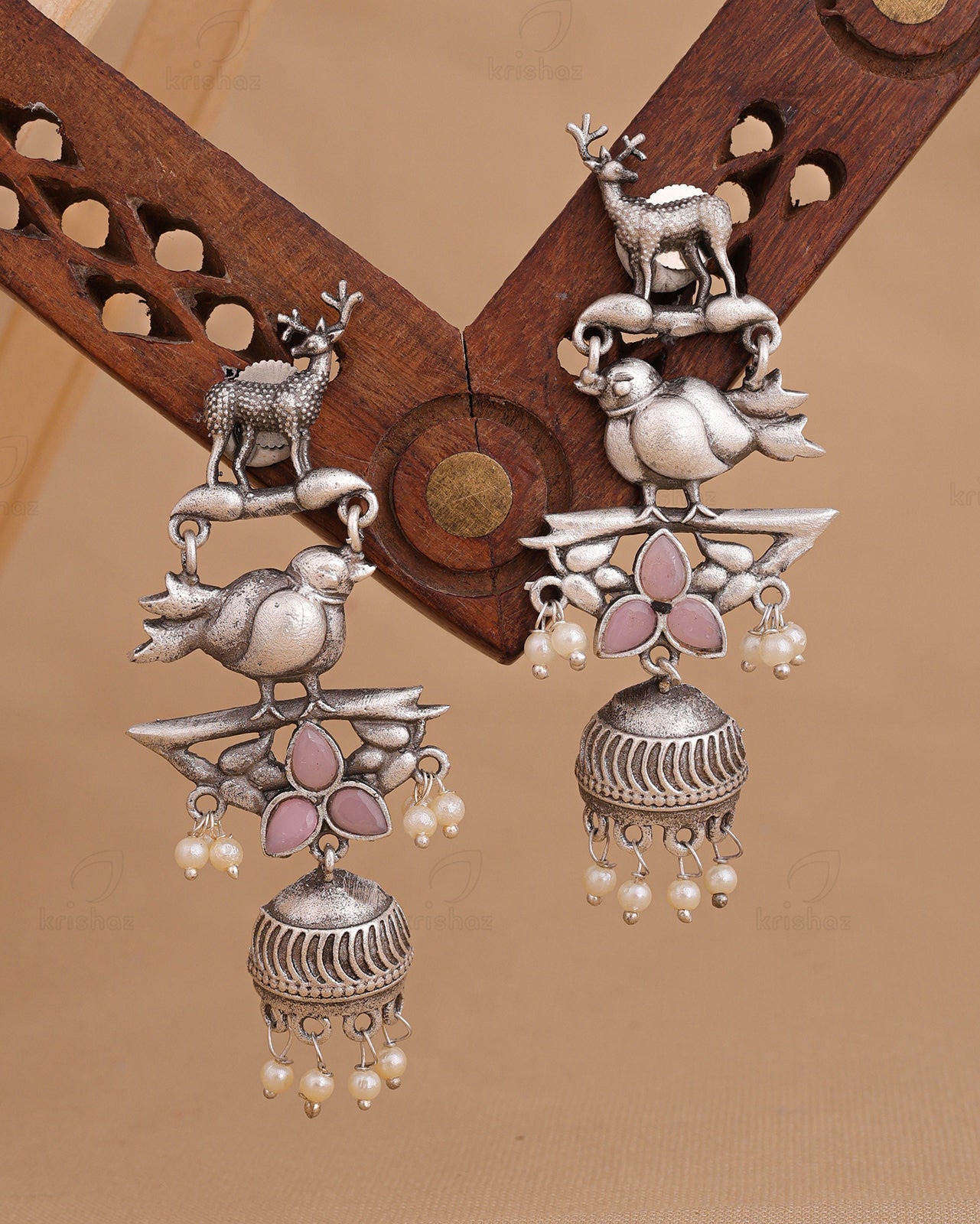 Shravya Dangler Earrings - wxo