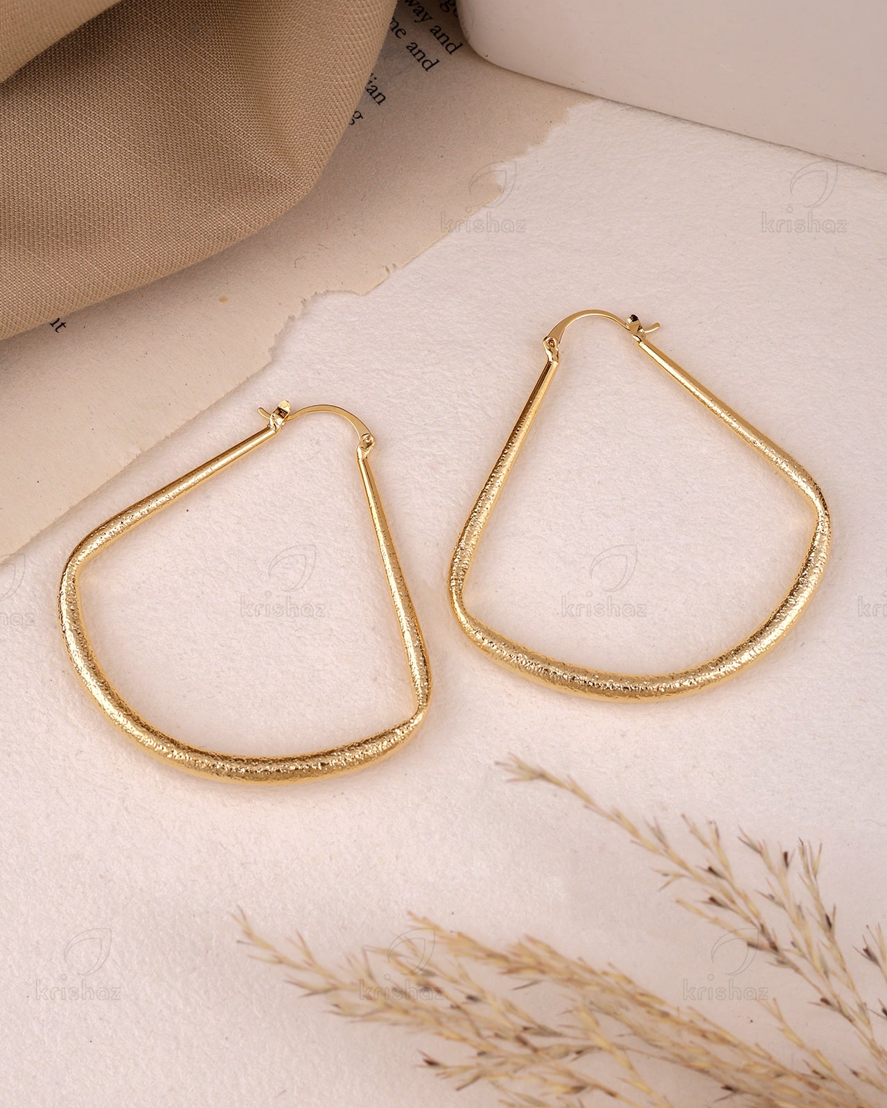 Luciana Fashionable Hoops