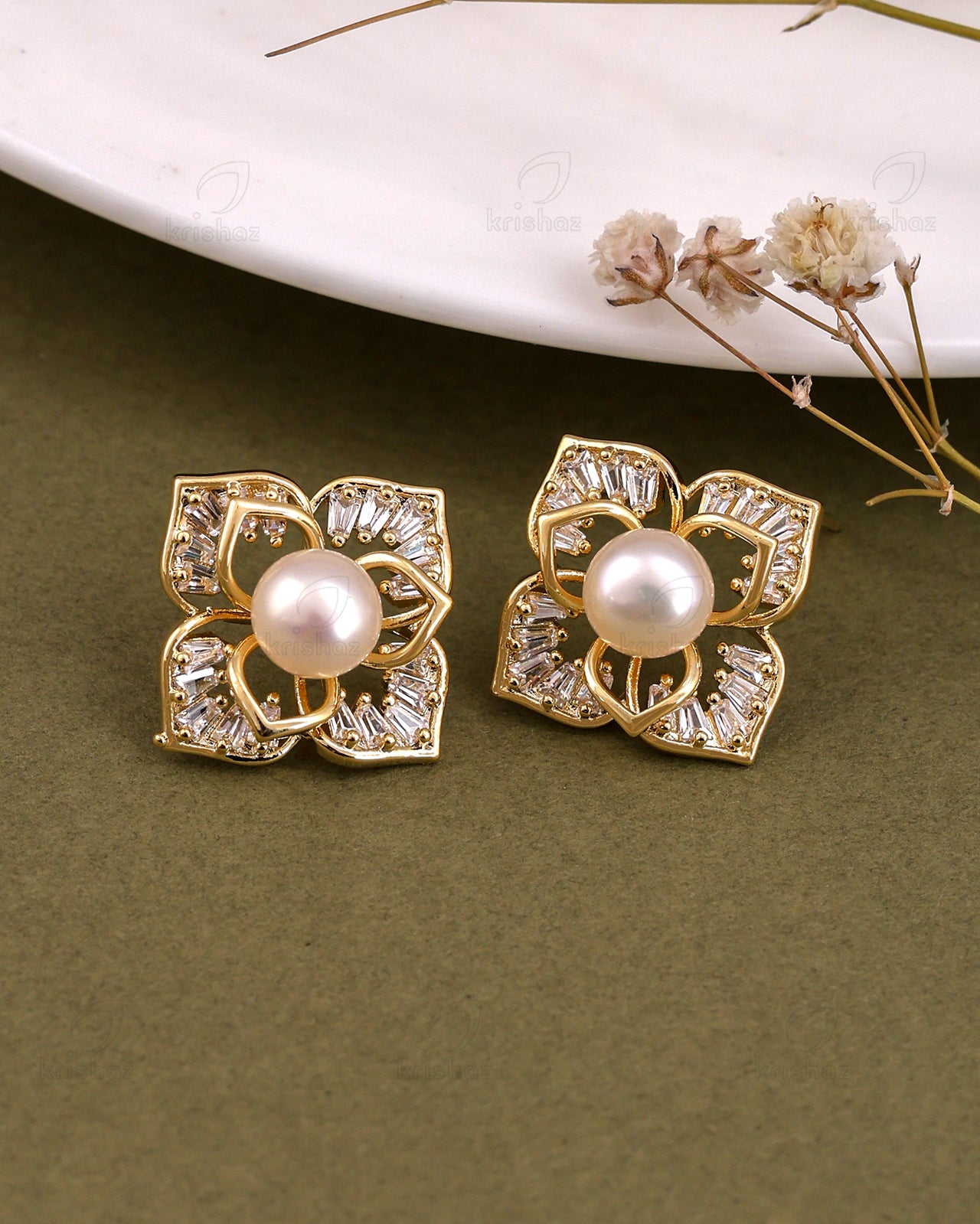 Valeria Fashionable Studs