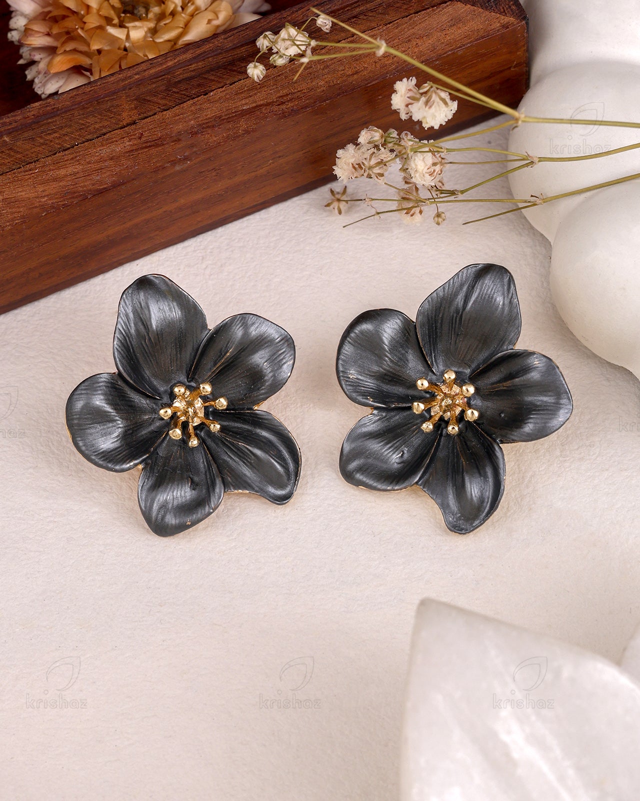 Hibiscus Fashionable Studs-E