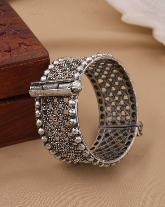 Udvita One Piece Adjustable Kada
