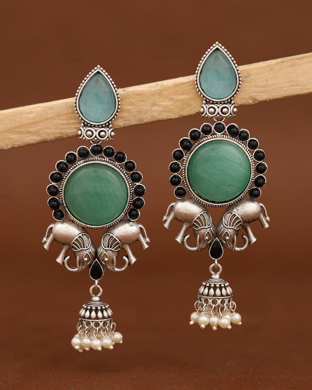 Samiksha Dangler Earrings - wxo