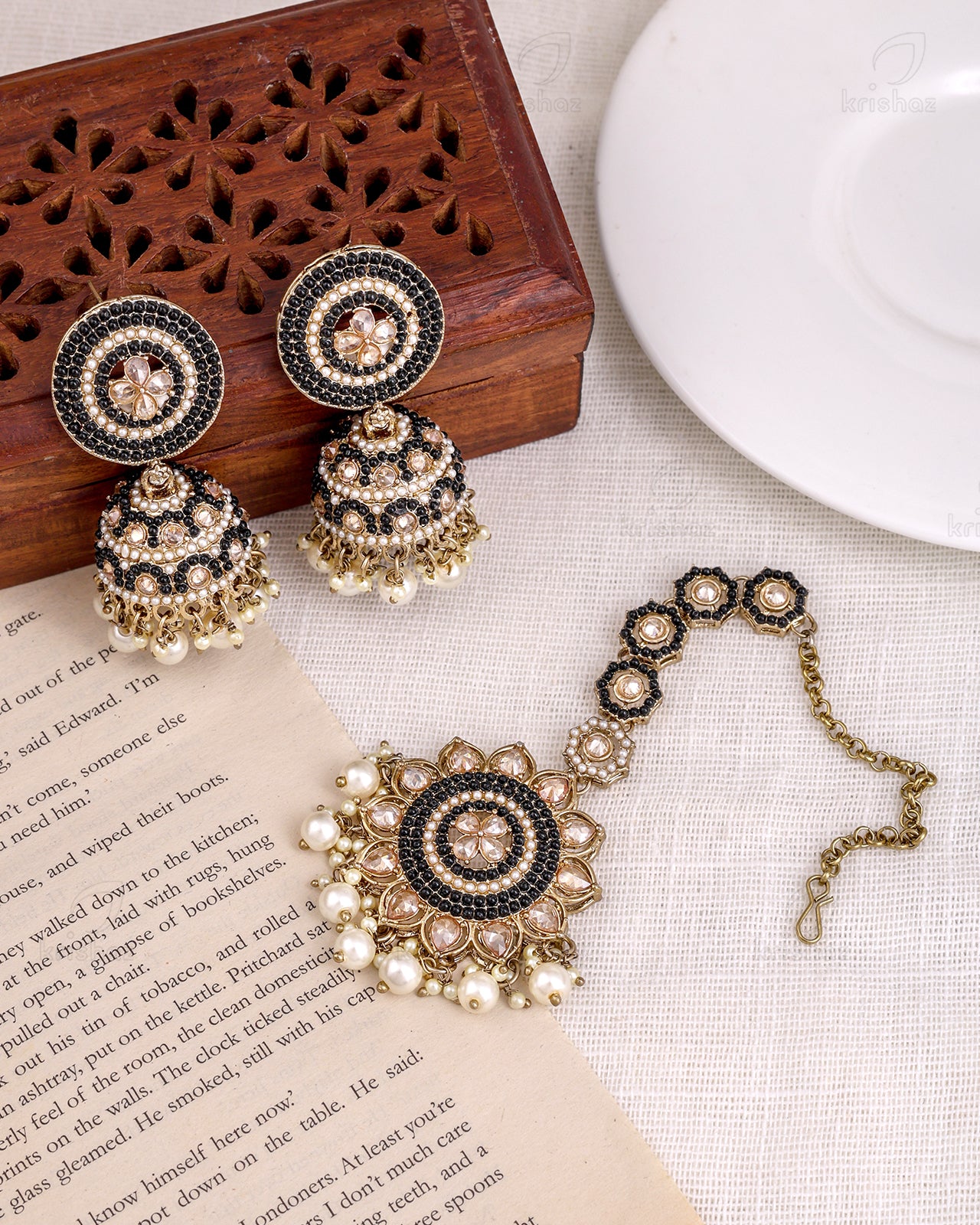 Wafaa Pakistani Kundan Jhumki With Mangtika