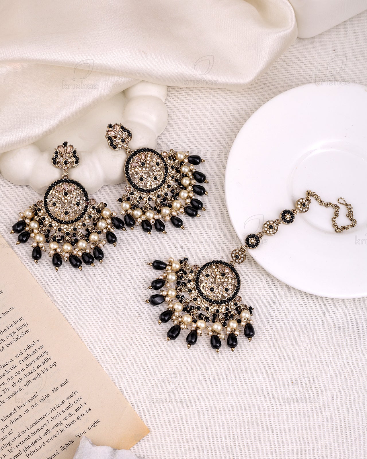 Madiha Pakistani Kundan Danglers With Mangtika