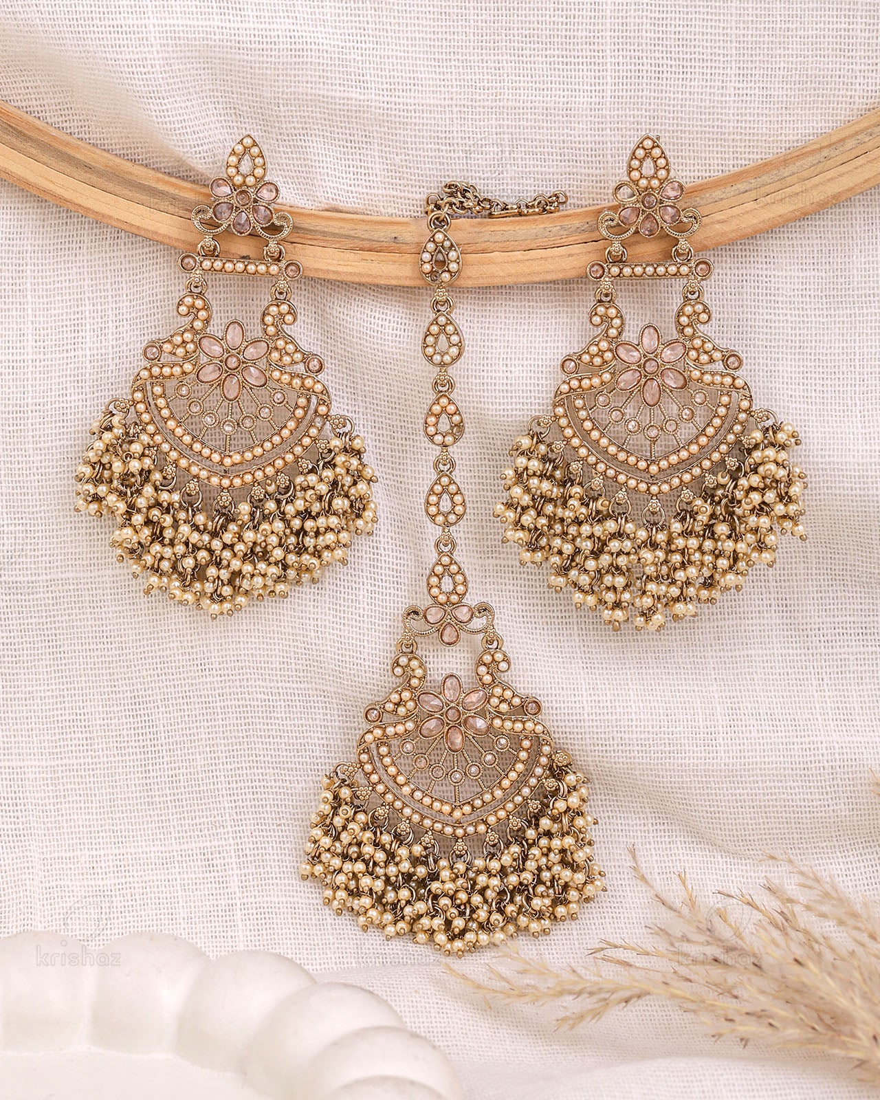 Suraiya Pakistani Kundan Danglers With Mangtika