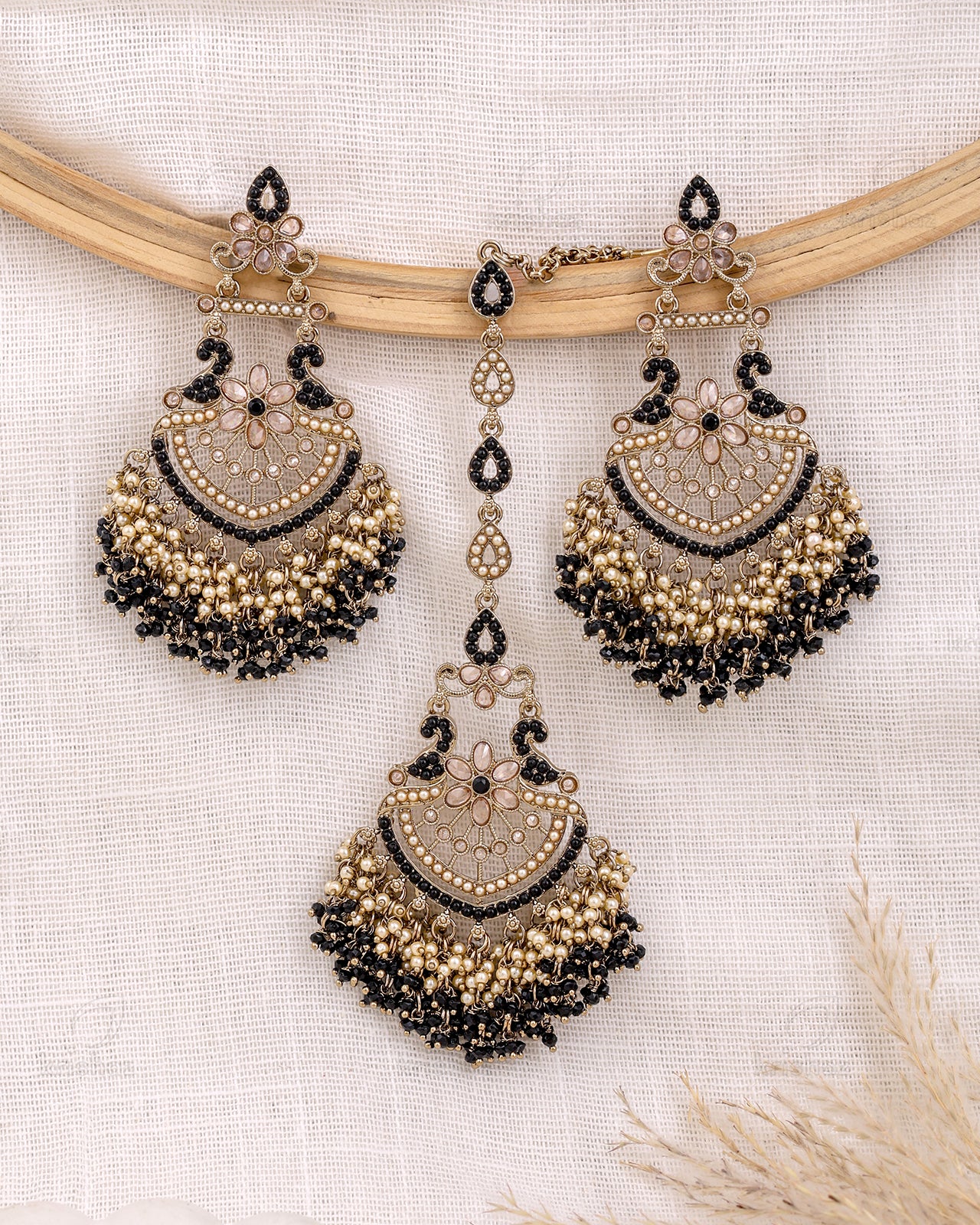 Suraiya Pakistani Kundan Danglers With Mangtika