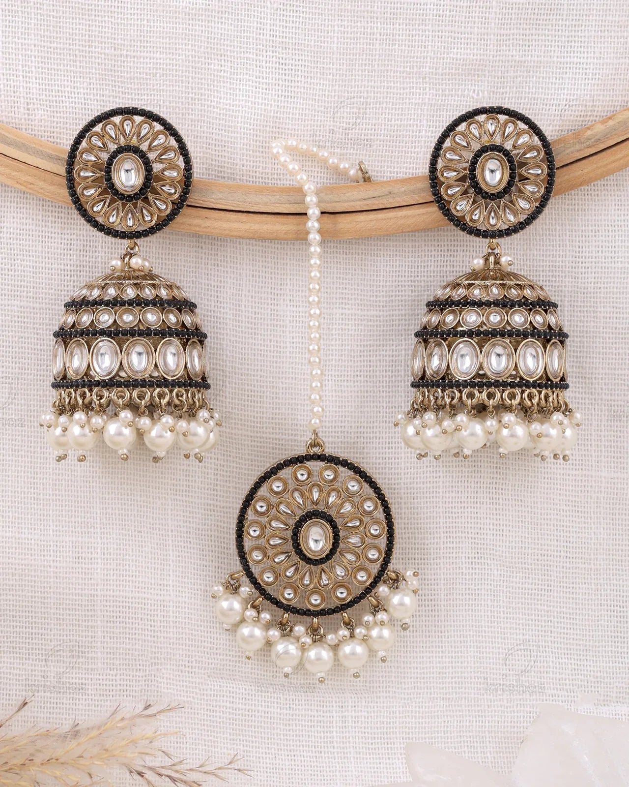 Anabia Pakistani Kundan Jhumki Earrings With Mangtika