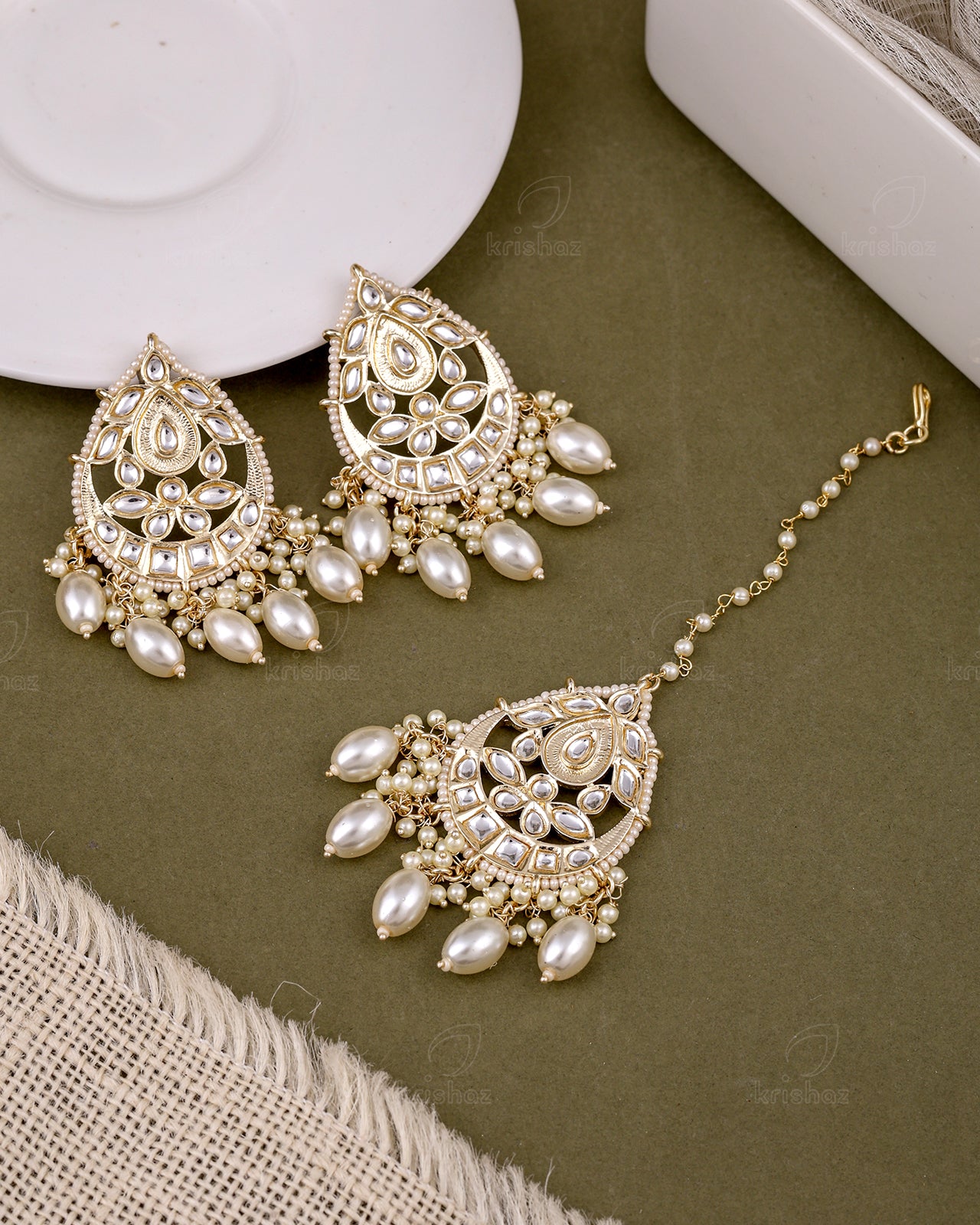 Avani Kundan Danglers With Mangtika