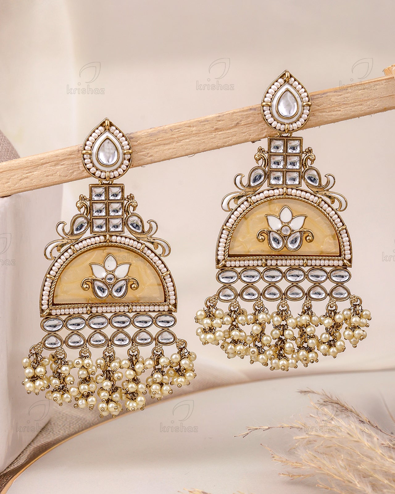 Vipula Kundan Danglers-M