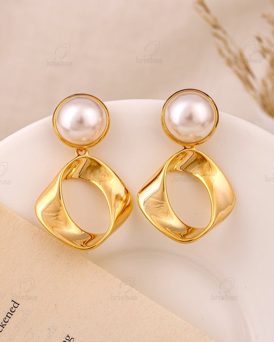 Mapel Fashionable Dangler Earrings