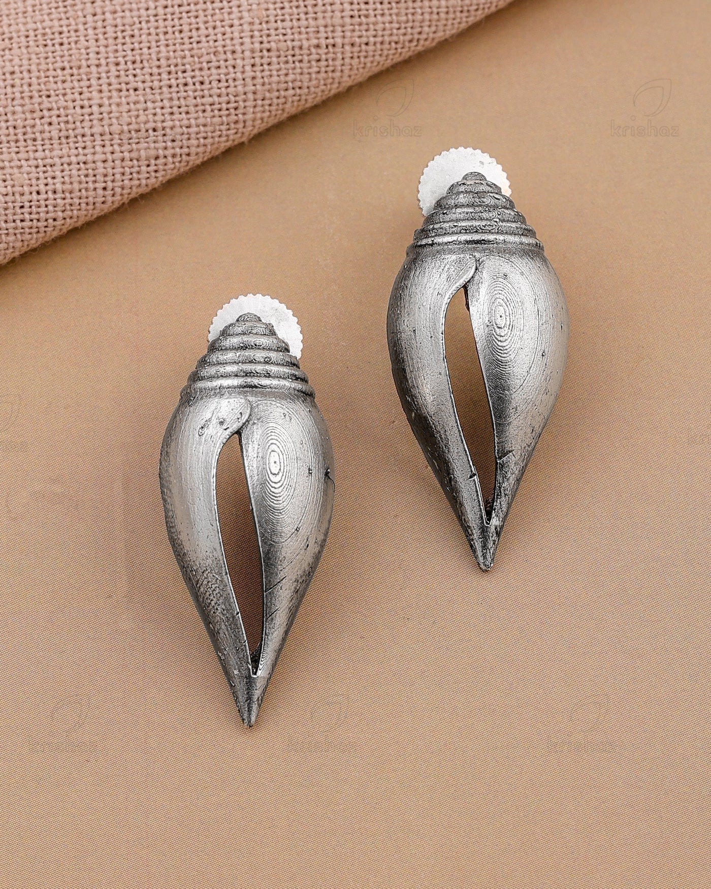 🎁 Shelly Shell Shaped Studs. (Discount)