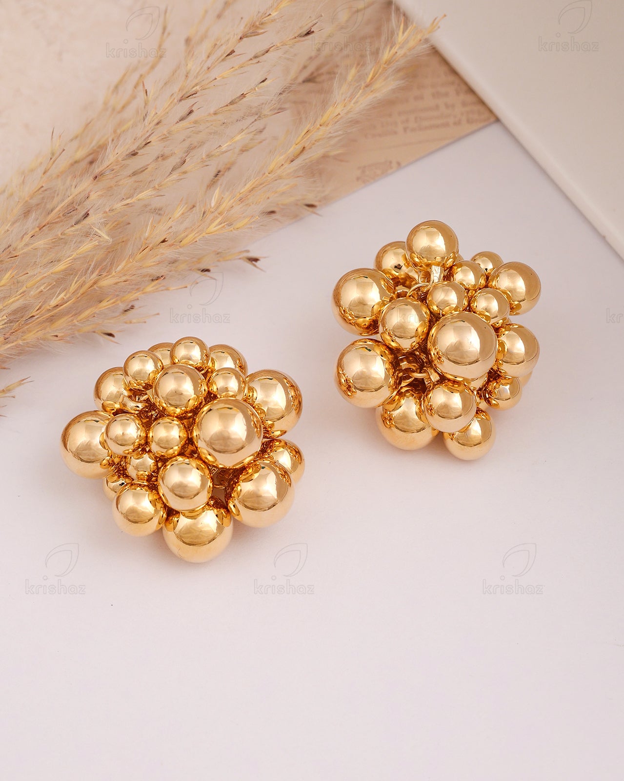 Molecule Fashionable Studs