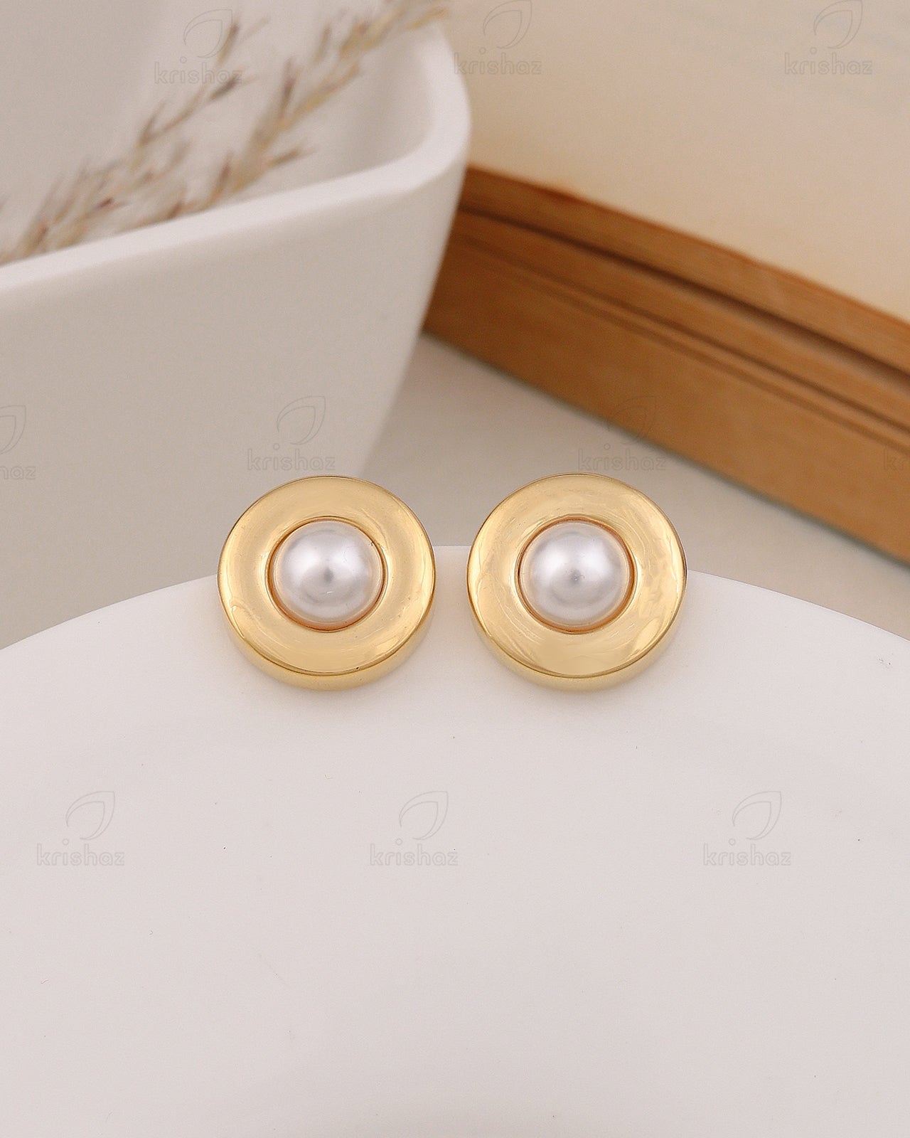 Button Fashionable Studs