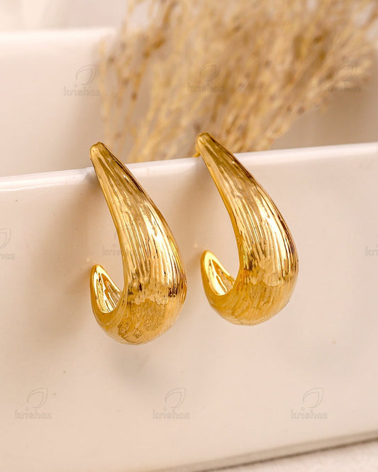 Tamia Fashionable Stud Earrings