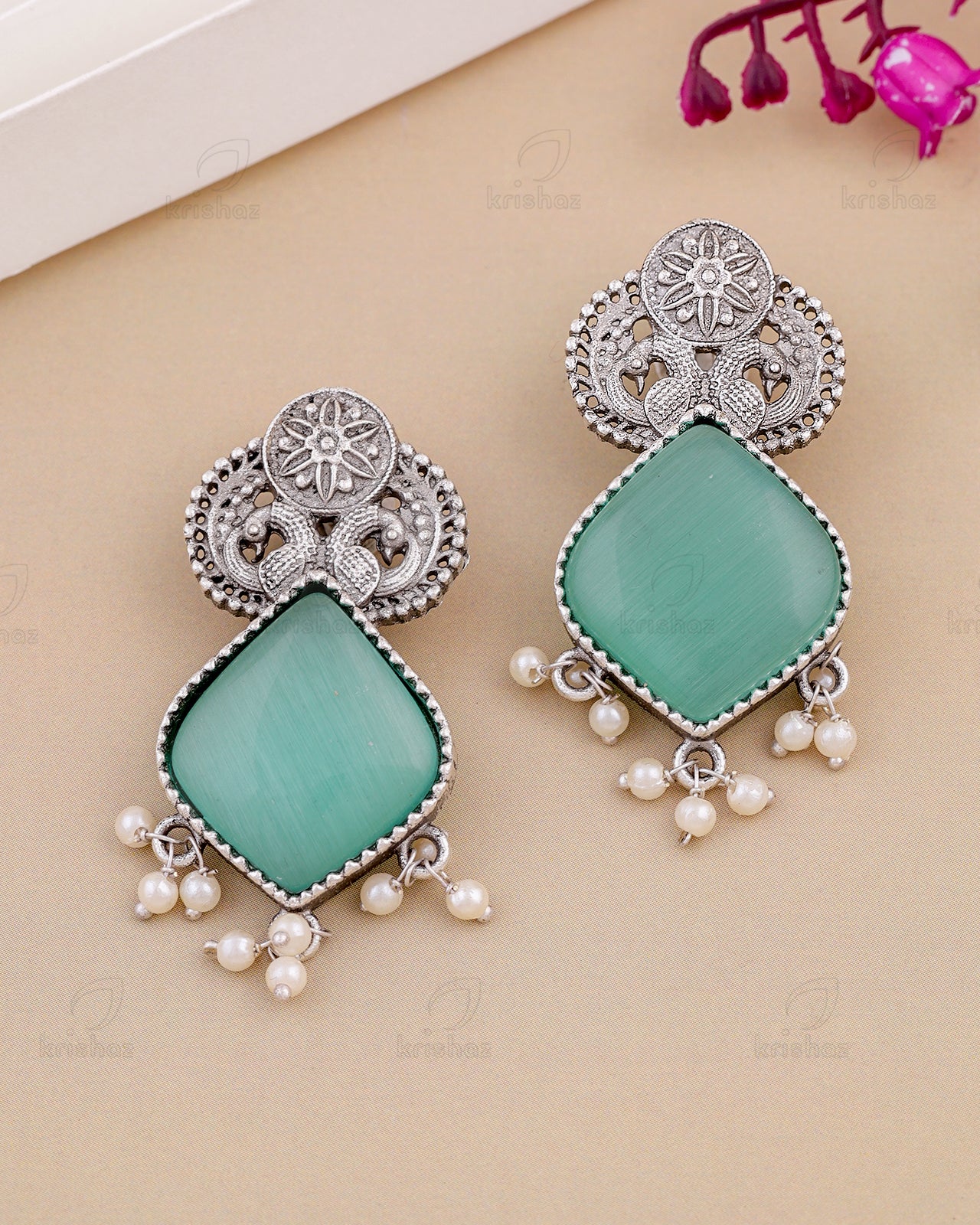 Ragini Stud Earrings - wxo