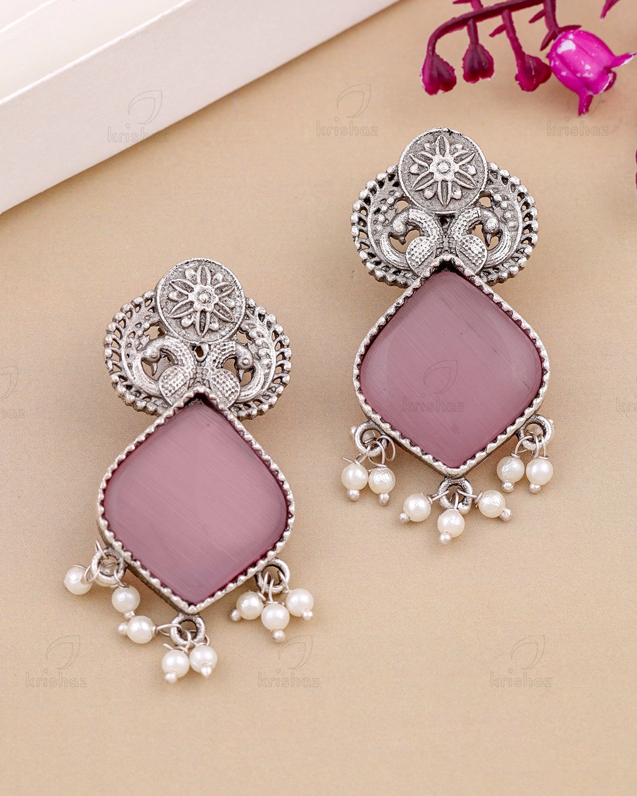 Ragini Stud Earrings - wxo