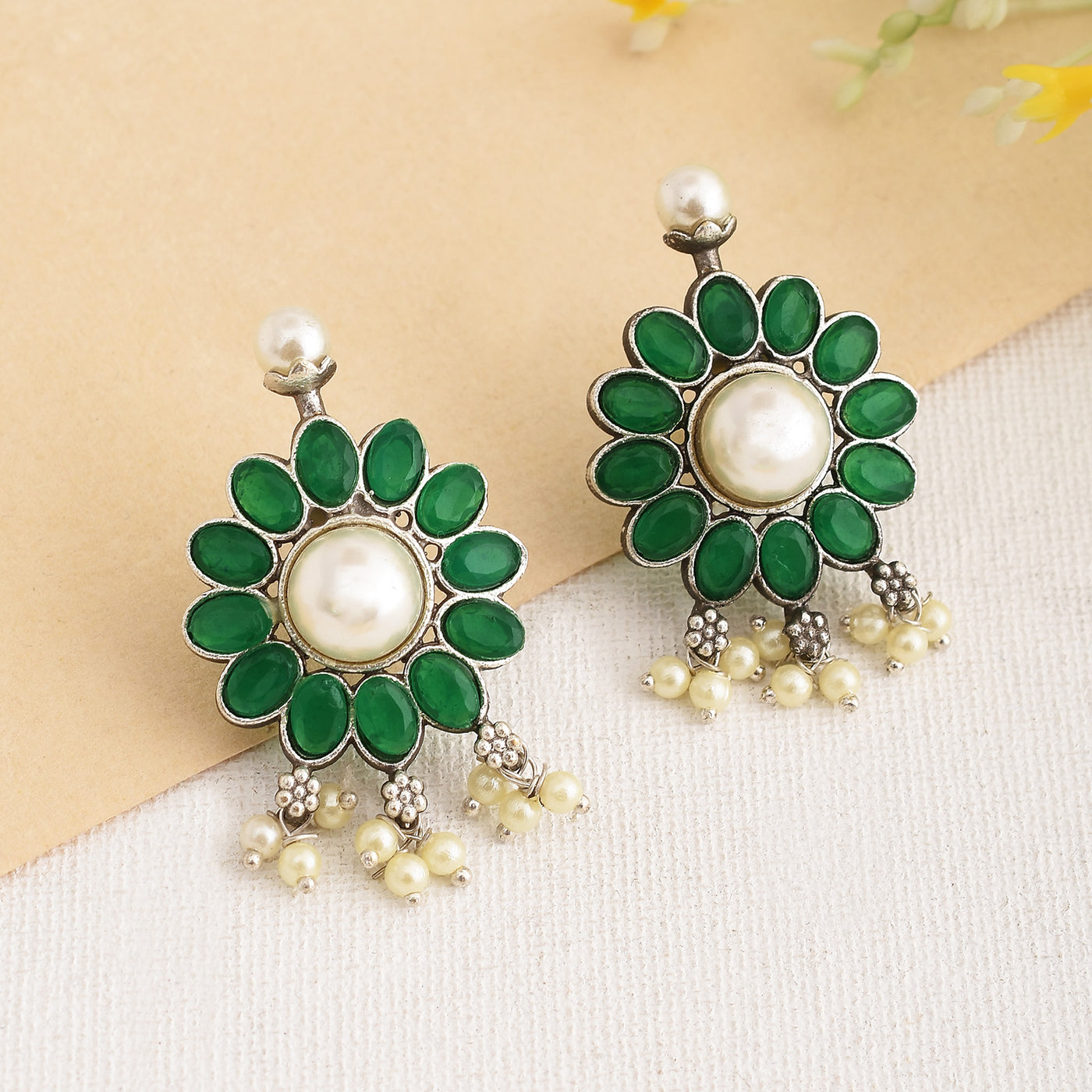 Kavisha  Floral Stud Earrings - xoiox