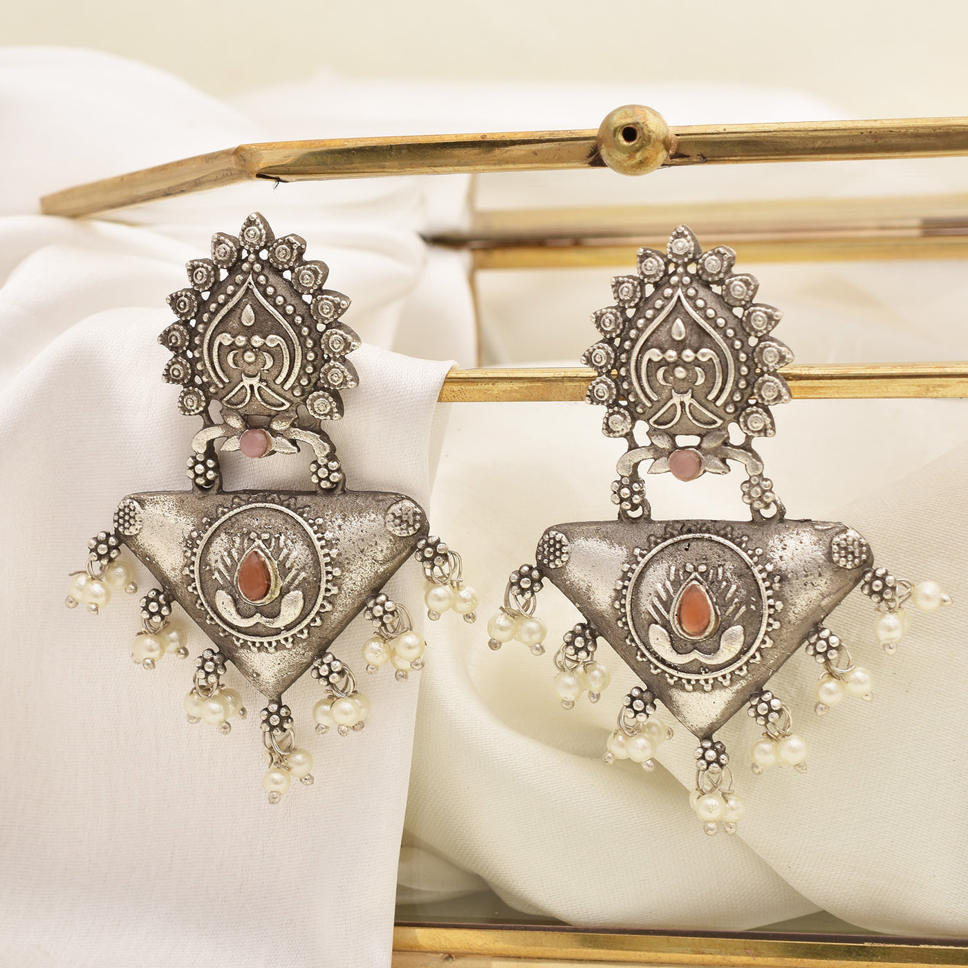 Elora Dangler Earrings- xoiox
