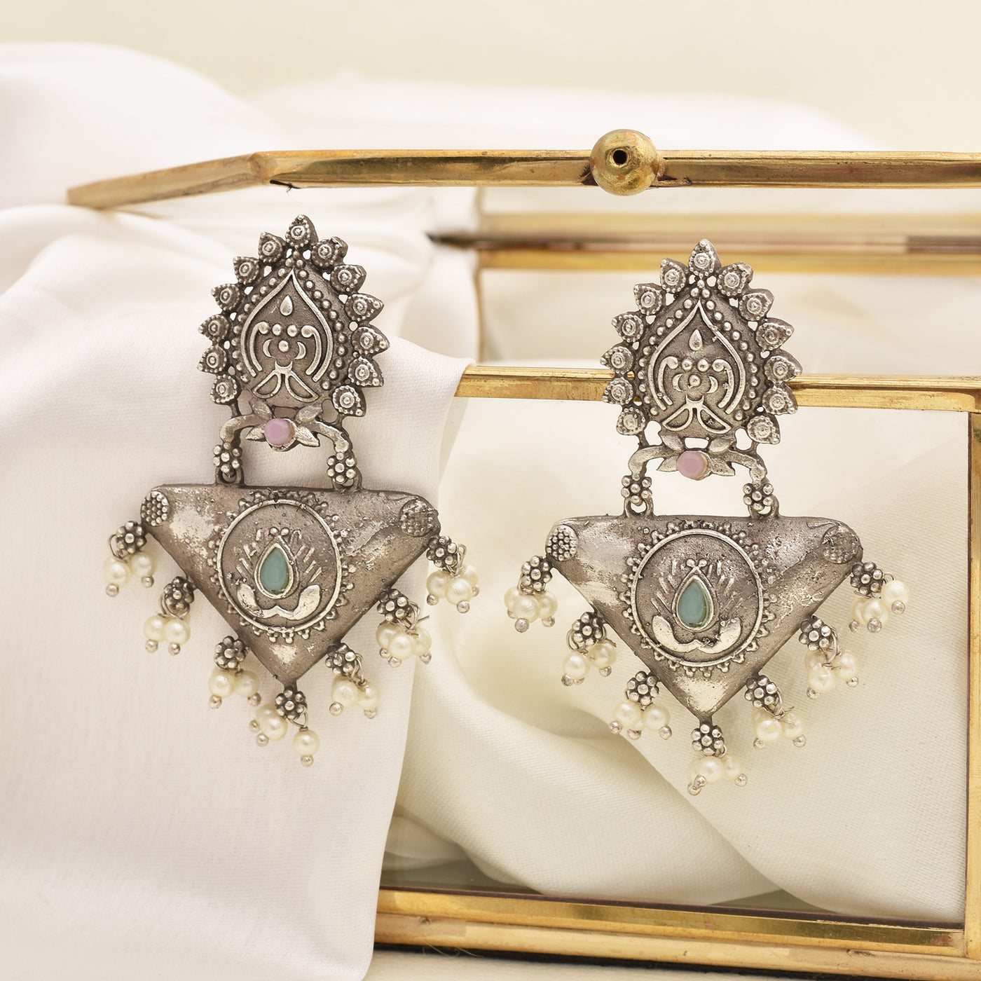 Elora Dangler Earrings- xoiox