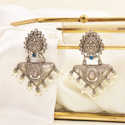 Elora Dangler Earrings- xoiox