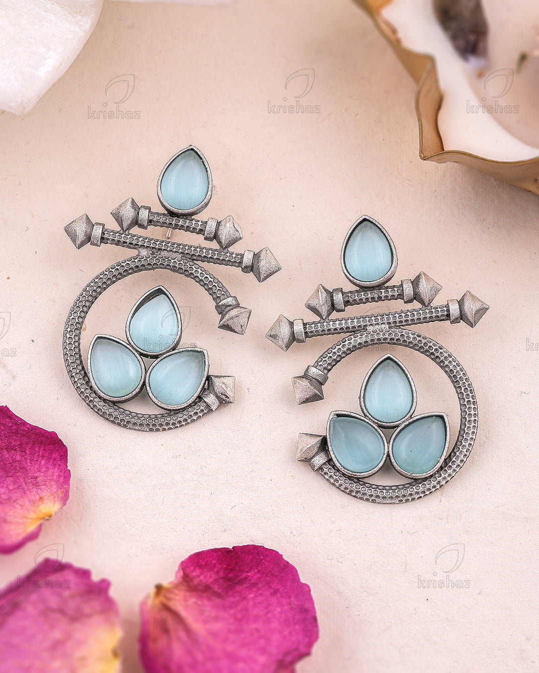 Aadhya Circular Stud Earrings - wxo Aadhya Circular Stud Earrings - wxo