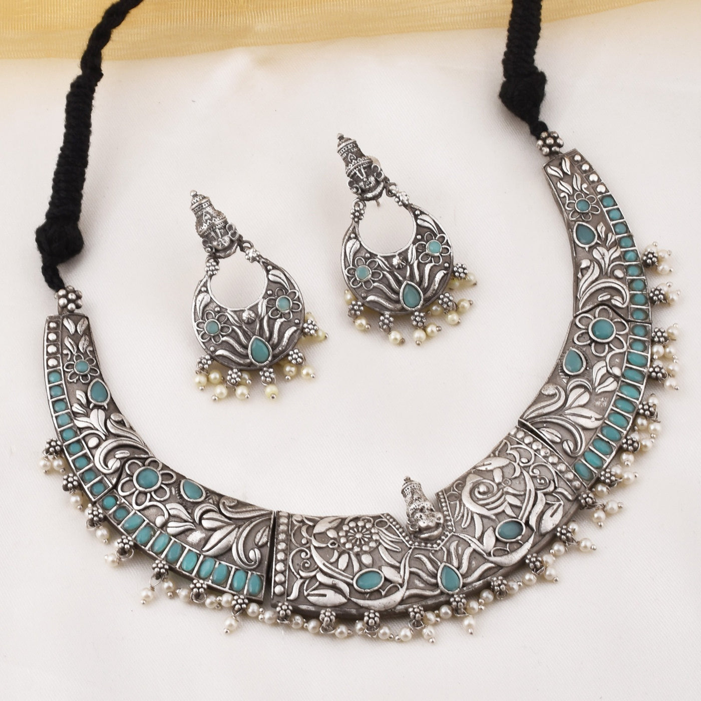 Unnati Traditonal Floral Necklace Set - xoiox