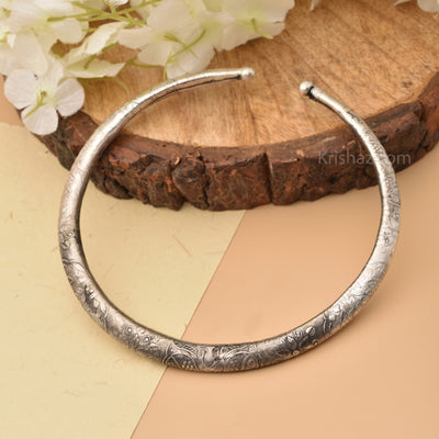 Aaloka Silver Oxidized Hansli Neck Piece
