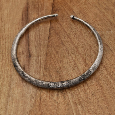 Aaloka Silver Oxidized Hansli Neck Piece