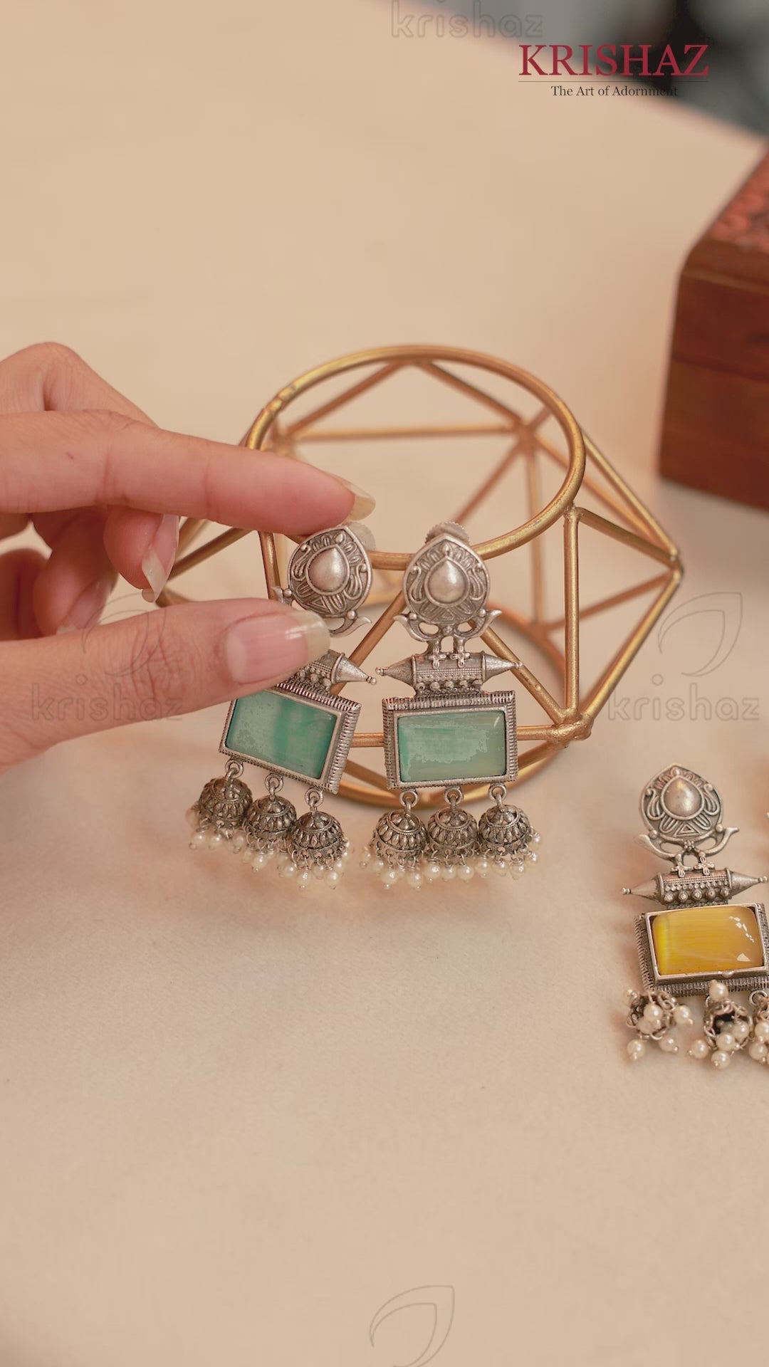 Maanya Dangler Earrings - wxo