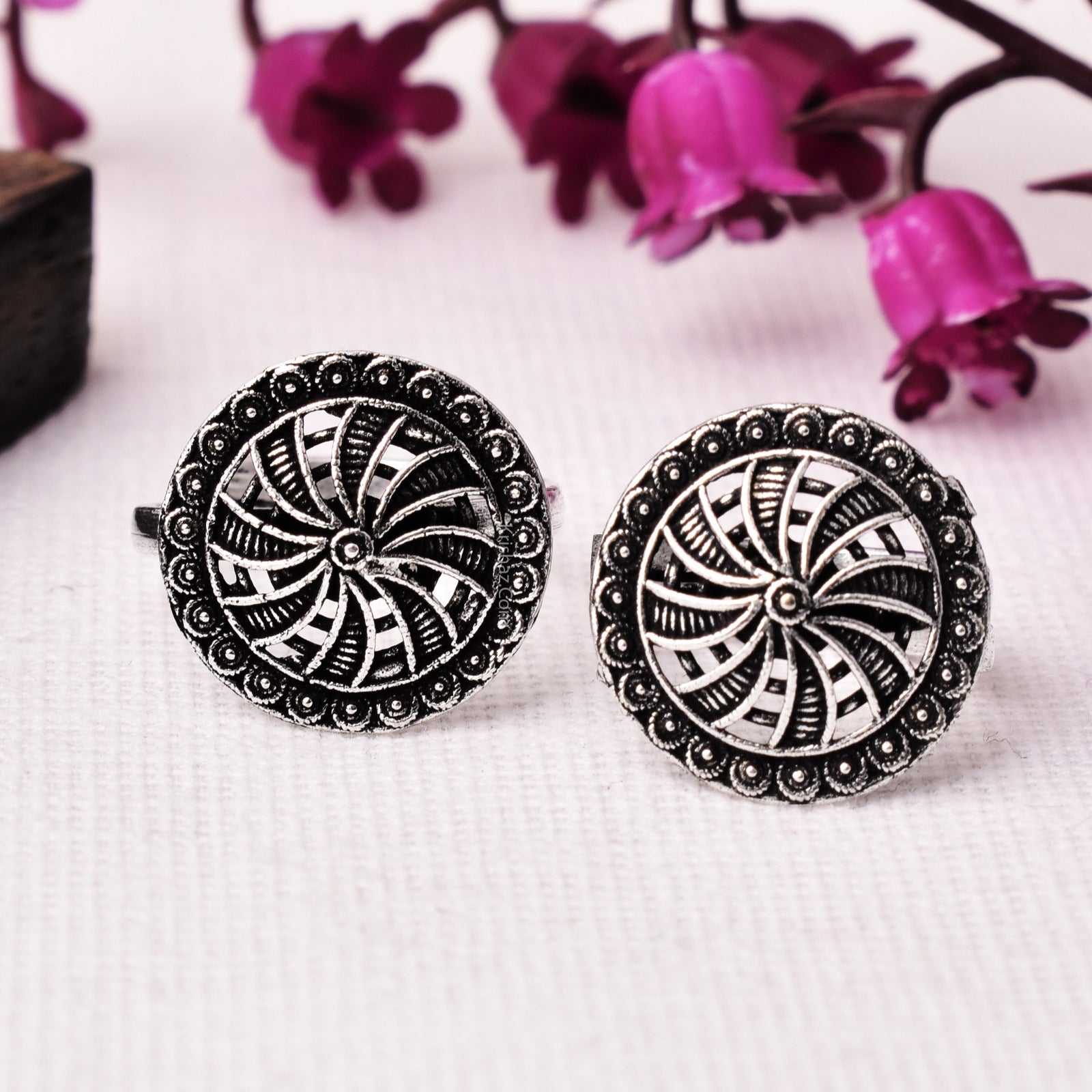 A Pair of Oxidized Silver Adjustable Ethnic Toe Rings - Krishaz