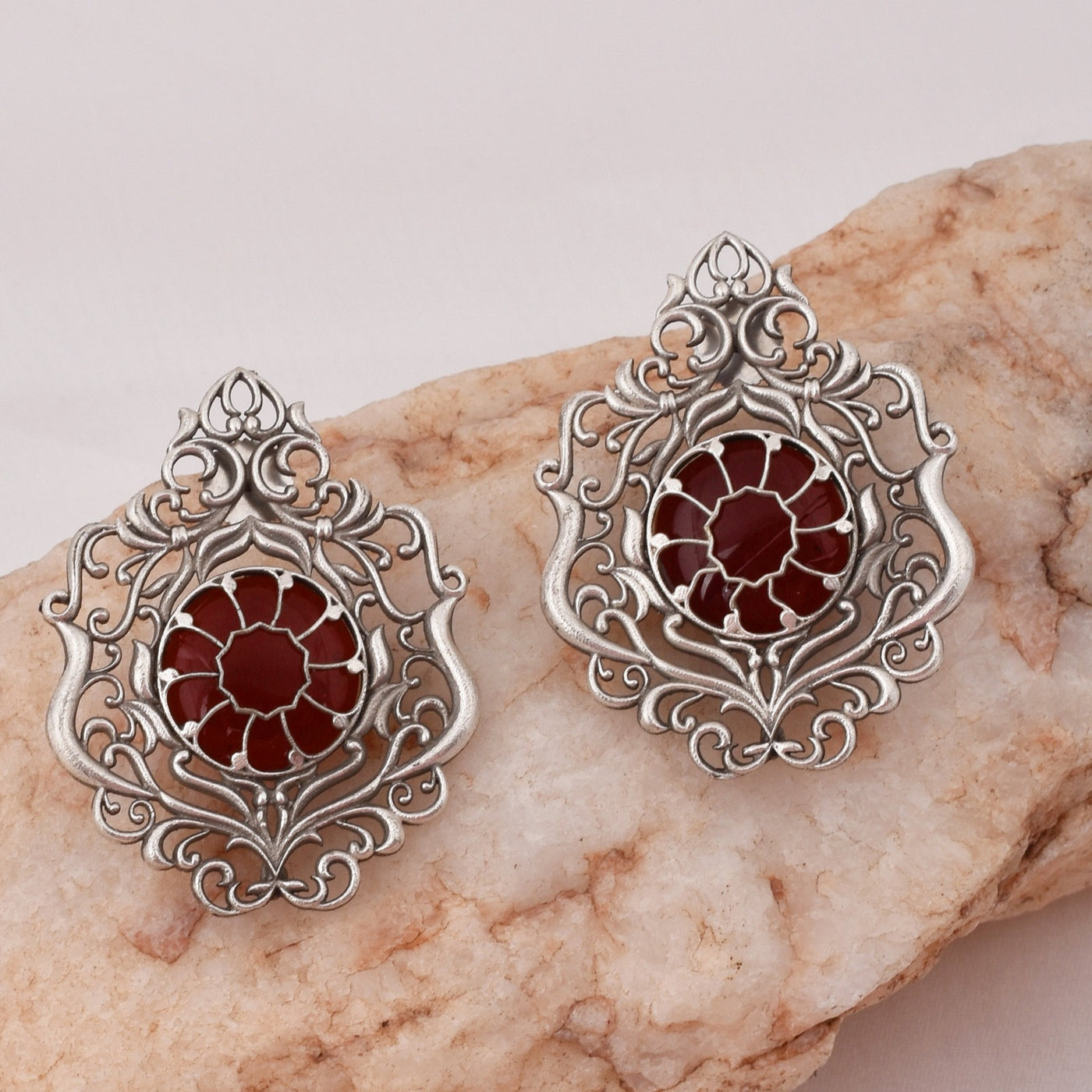 Snigdha Stud Earrings - xoiox
