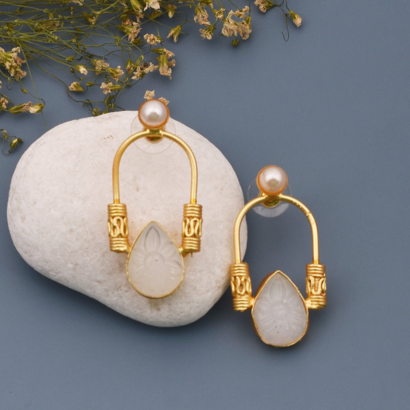 Ayana Contemporary Matte Gold Studs - xoiox